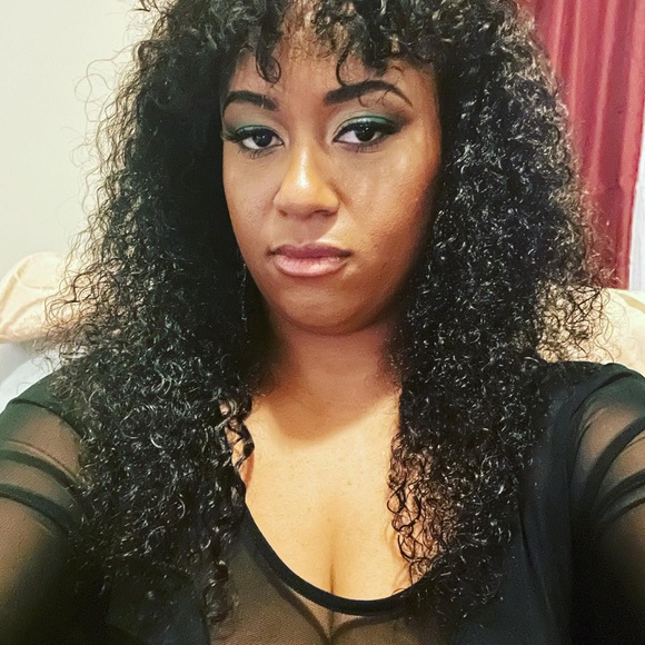 Meet your Posh Ambassador, Candice - Picture 1 of 12